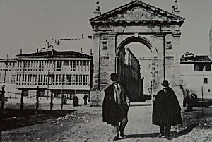 Puerta del Mercado