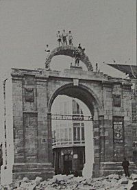Derribo de la Puerta del Mercado