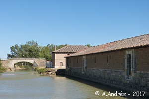 Almacenes y puente del Canal de Castilla