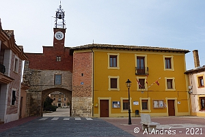 Puerta del Arco y Ayuntamiento