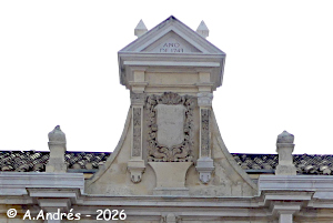 Detalle del front&oacute;n superior del Palacio de los Mart&iacute;n-Ovejero