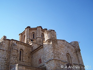 Iglesia de Santa María. Garitones