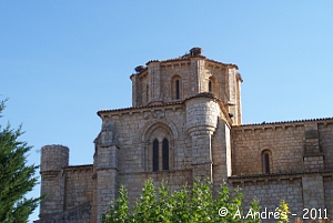Iglesia de Santa María. Garitones